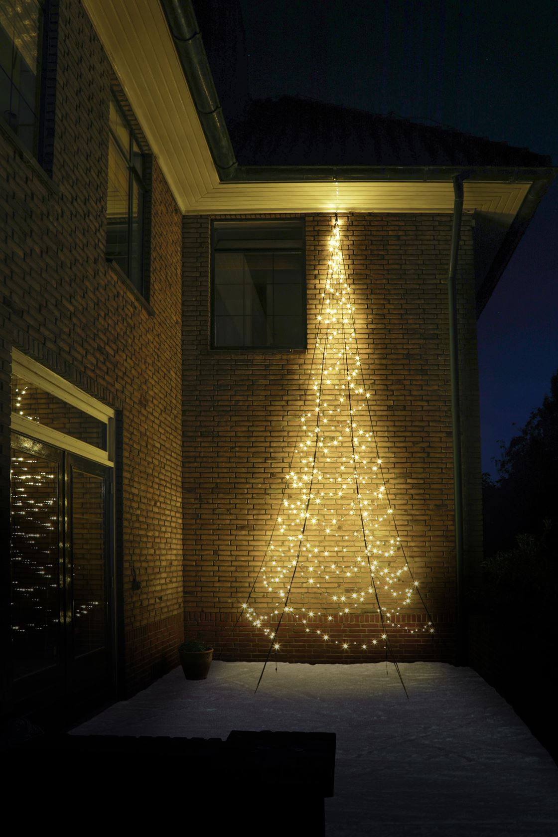 Fairybell kerstverlichting kerstboom buiten muur 600CM hoog (450 LED